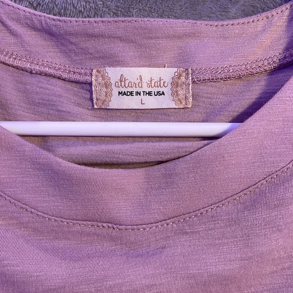 Altar’d state cropped shirt - never worn and in great condition! - Picture 2 of 3